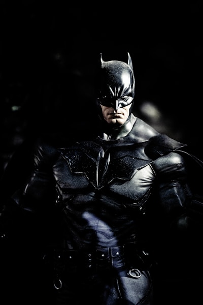 《黑暗荣耀》韩剧海报，女主角宋慧乔表情坚毅